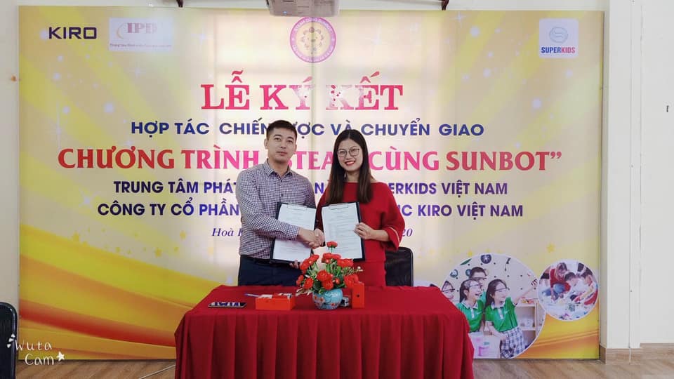 Lễ kí kết chuyển giao chương trình độc quyền STEAM CÙNG SUNBOT