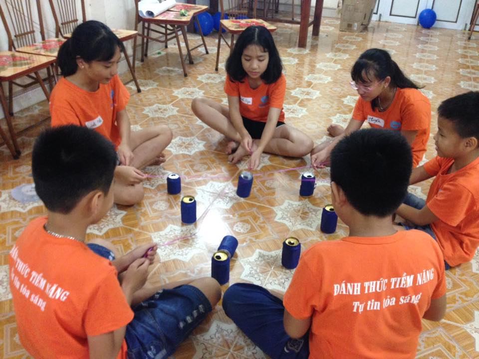 Dạy con kỹ năng giao tiếp với người lạ