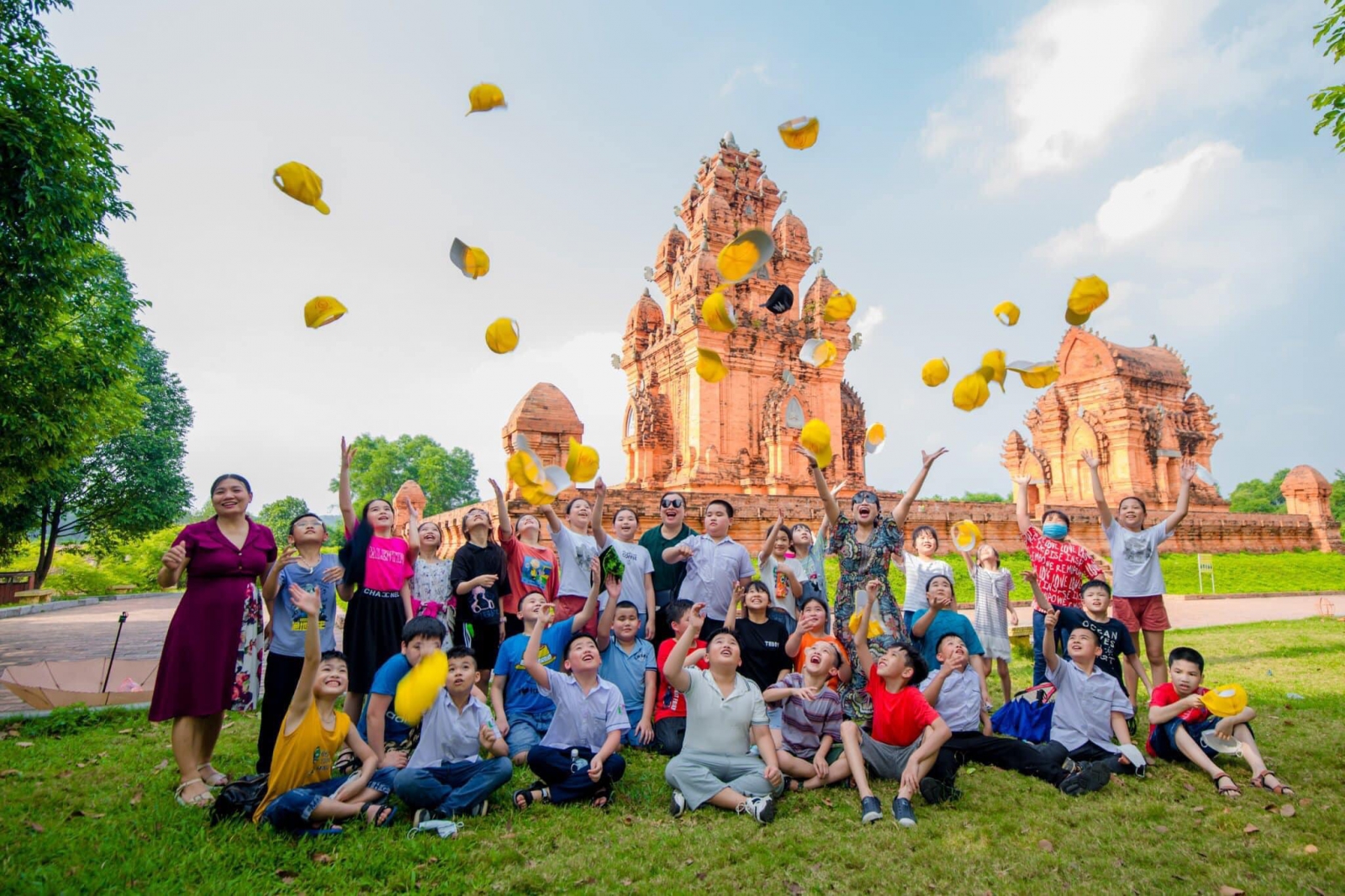 GHÉ THĂM LÀNG VĂN HÓA CÁC DÂN TỘC VIỆT NAM CÙNG SUPERKIDS