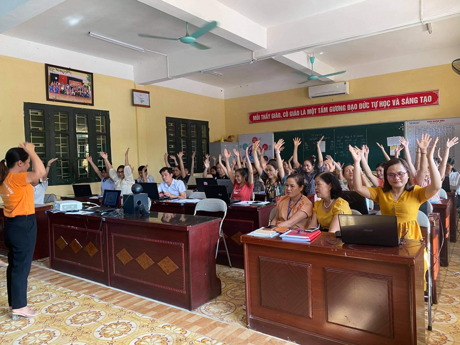 TẬP HUẤN KNS GAIA TẠI TRƯỜNG THCS CÙ CHÍNH LAN