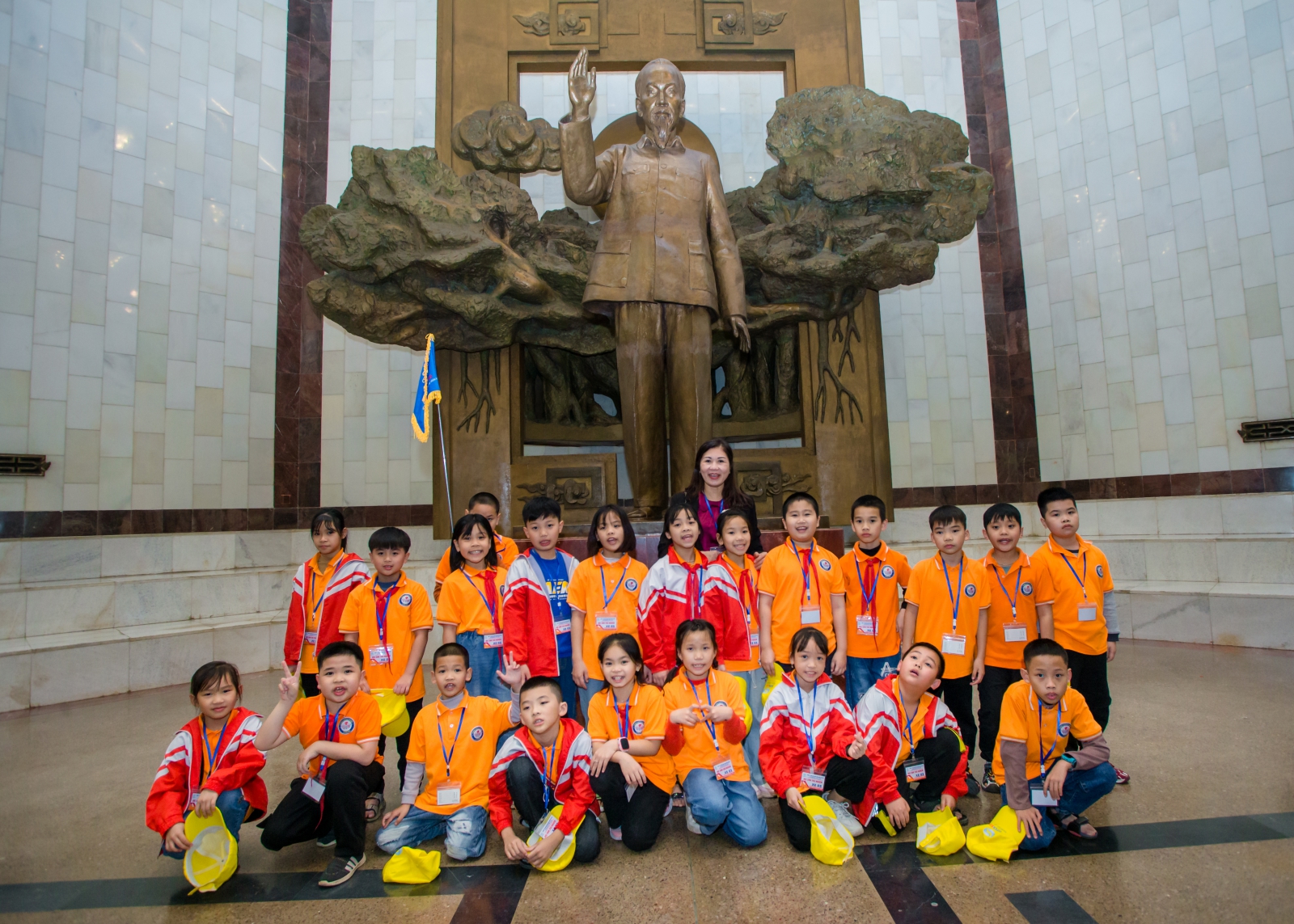 TOUR DU LỊCH TRẢI NGHIỆM LĂNG BÁC- BÁT TRÀNG CÙNG TRƯỜNG TIỂU HỌC VÀ TRUNG HỌC CƠ SỞ QUỲNH LÂM