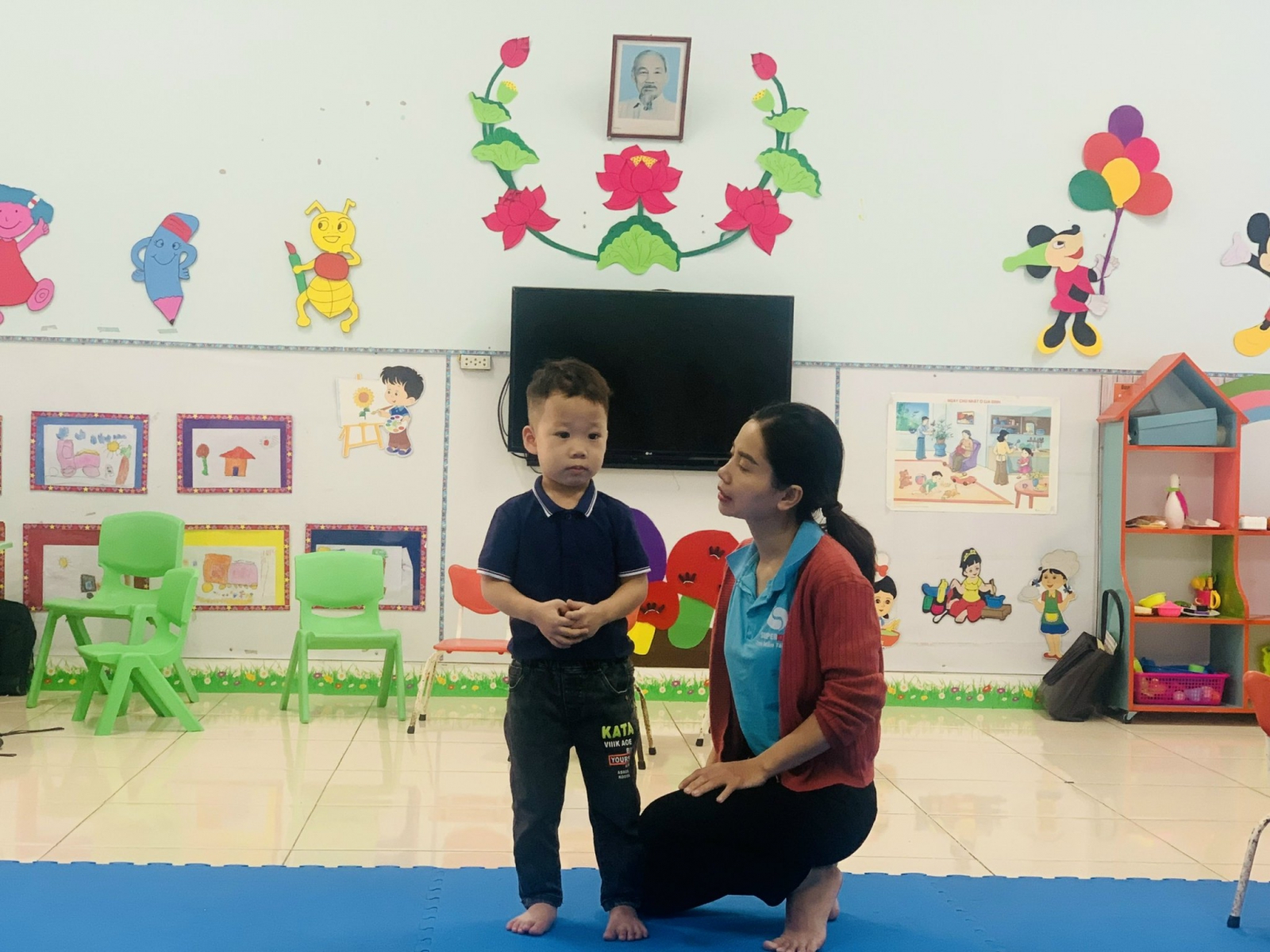 MC Nhí: Thuyết trình gia đình thân yêu.  Trường mầm non Nắng Hồng thành Phố Hòa Bình