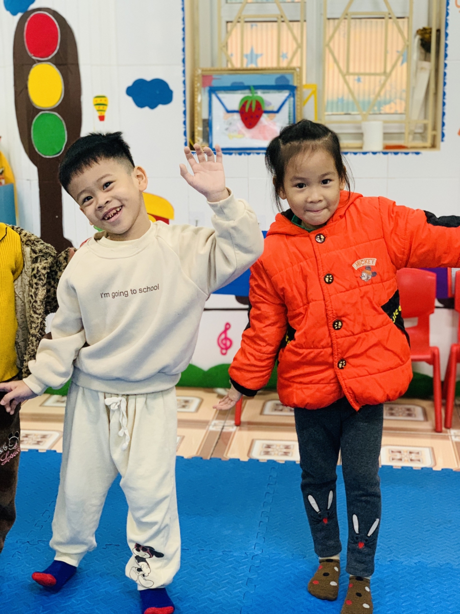 TIẾT HỌC GIẢI PHÓNG NGÔN NGỨ HÌNH THỂ( TIẾT 1) LỚP 4 TUỐI TRƯỜNG MẦM NON PHƯƠNG LÂM_ THÀNH PHỐ HÒA BÌNH