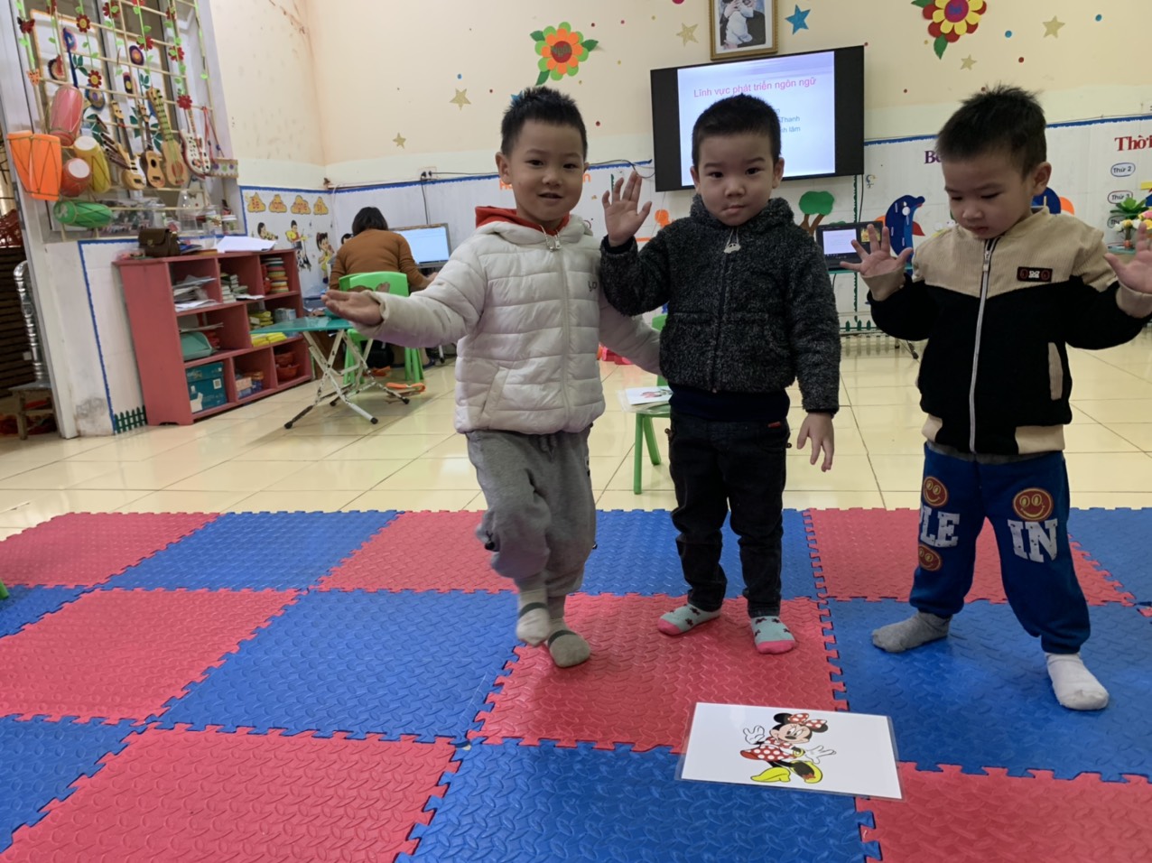 TIẾT HỌC KỸ NĂNG GIẢI PHÓNG NGÔN NGỮ HÌNH THỂ LỚP 3 TUỔI TRƯỜNG MẦM NON QUỲNH LÂM