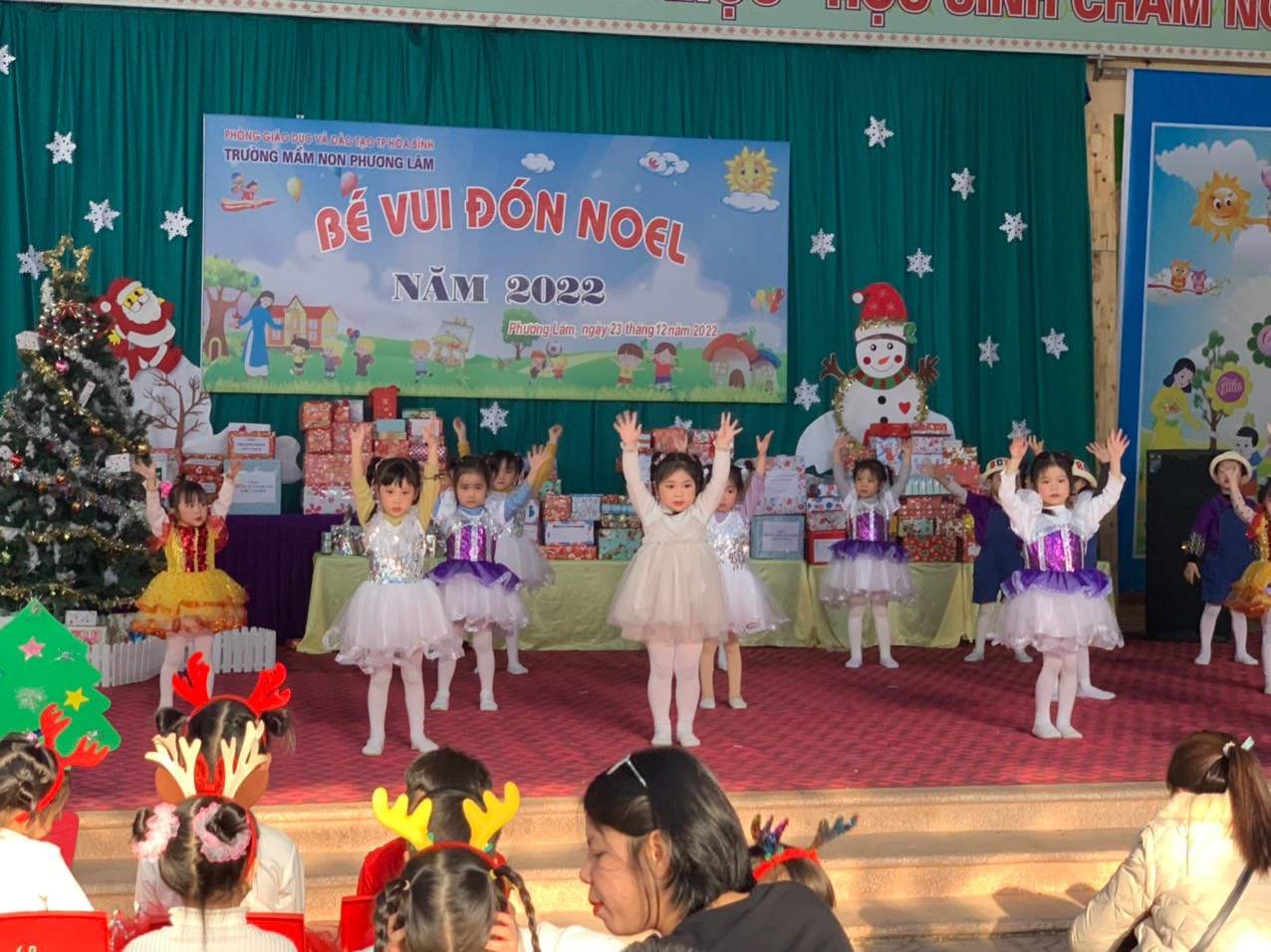CHƯƠNG TRÌNH BÉ VUI NOEL CÙNG CÁC BÉ TRƯỜNG MẦM NON PHƯƠNG LÂM, TP. HÒA BÌNH