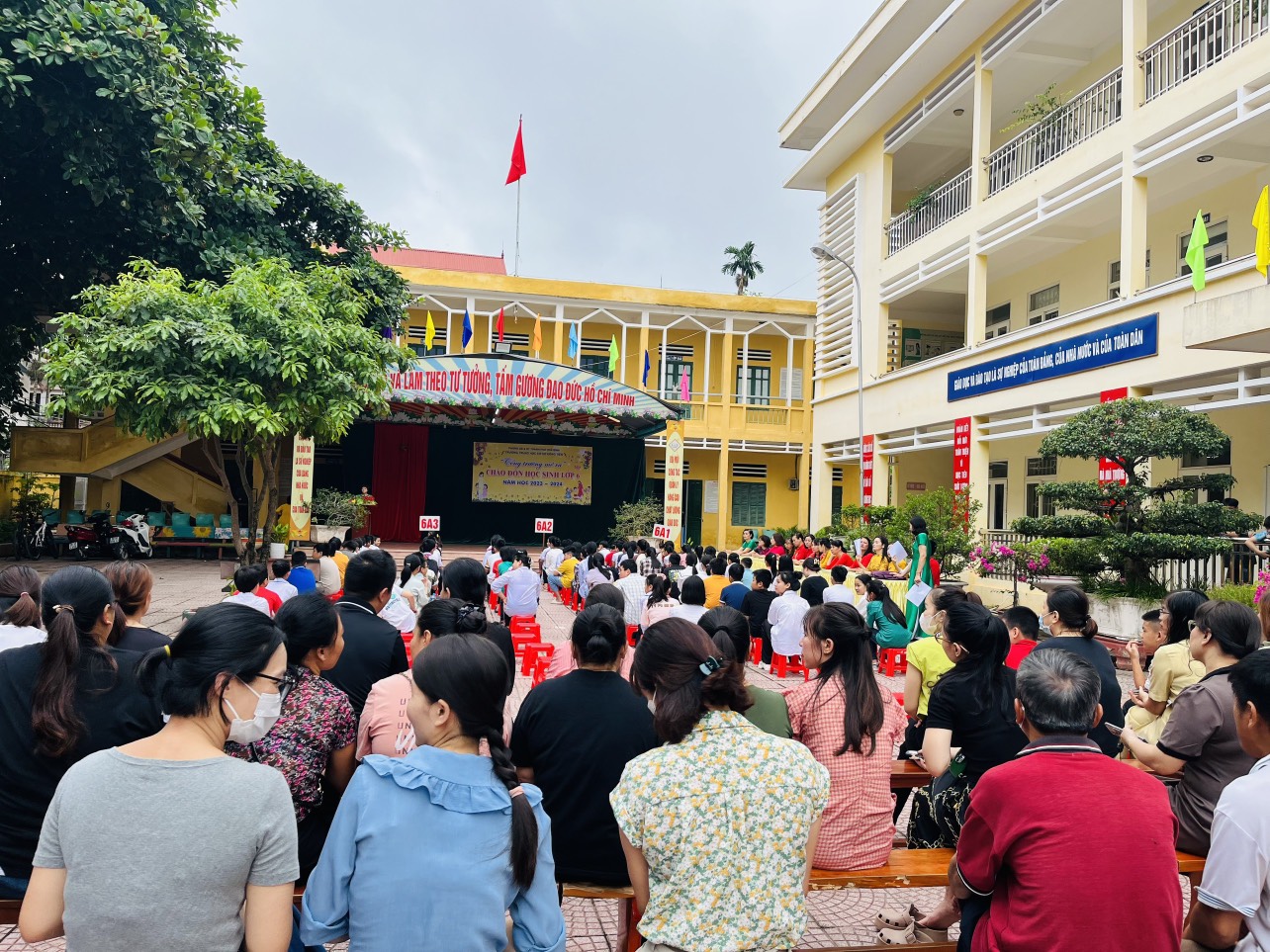 CHƯƠNG TRÌNH CHÀO ĐÓN CÁC EM HỌC SINH LỚP 6 TRƯỜNG THCS ĐỒNG TIẾN, THÀNH PHỐ HÒA BÌNH