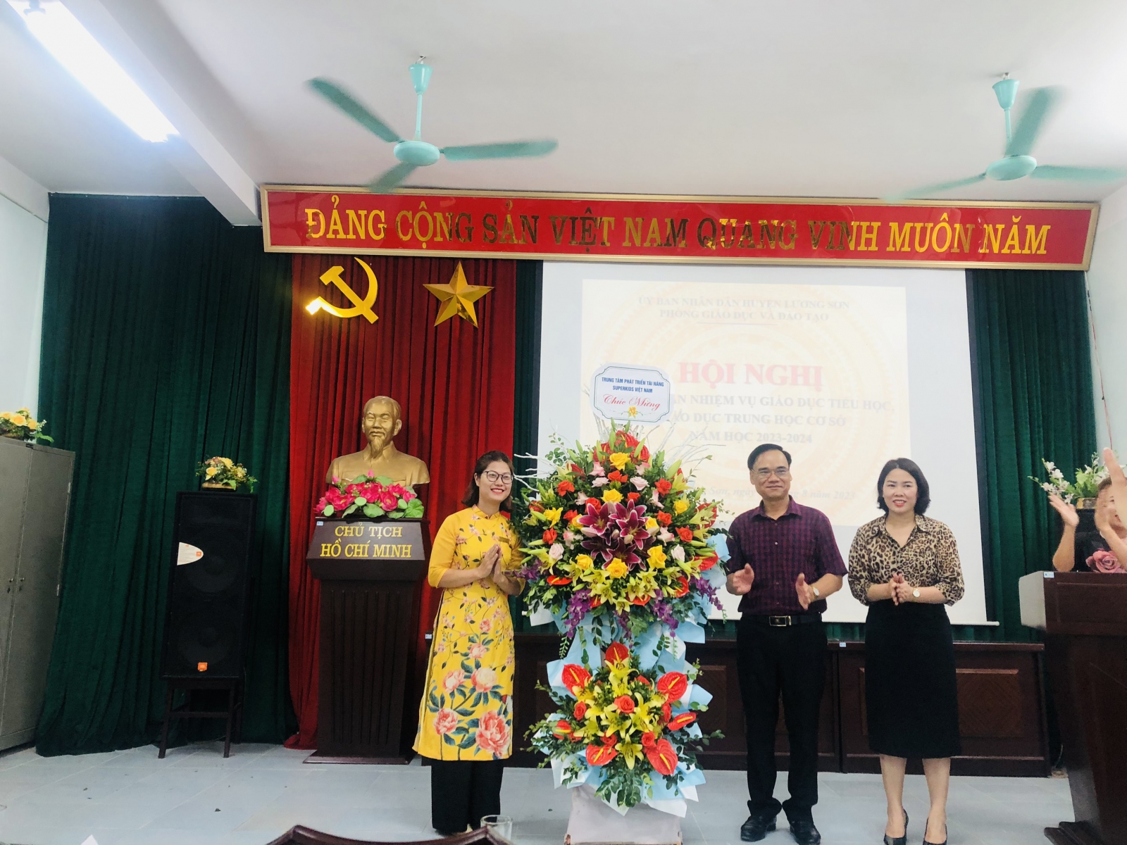 HỘI NGHỊ TRIỂN KHAI NHIỆM VỤ GIÁO DỤC TIỂU HỌC VÀ THCS HUYỆN LƯƠNG SƠN, TỈNH HÒA BÌNH NĂM HỌC 2023-2024