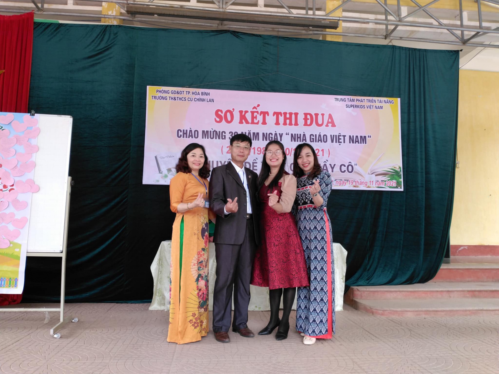 Diễn giả Thúy Ngần chia sẻ chuyên đề "Biết ơn thầy cô" Tại ngôi trường TH & THCS Cù Chính Lan thành phố Hòa Bình.