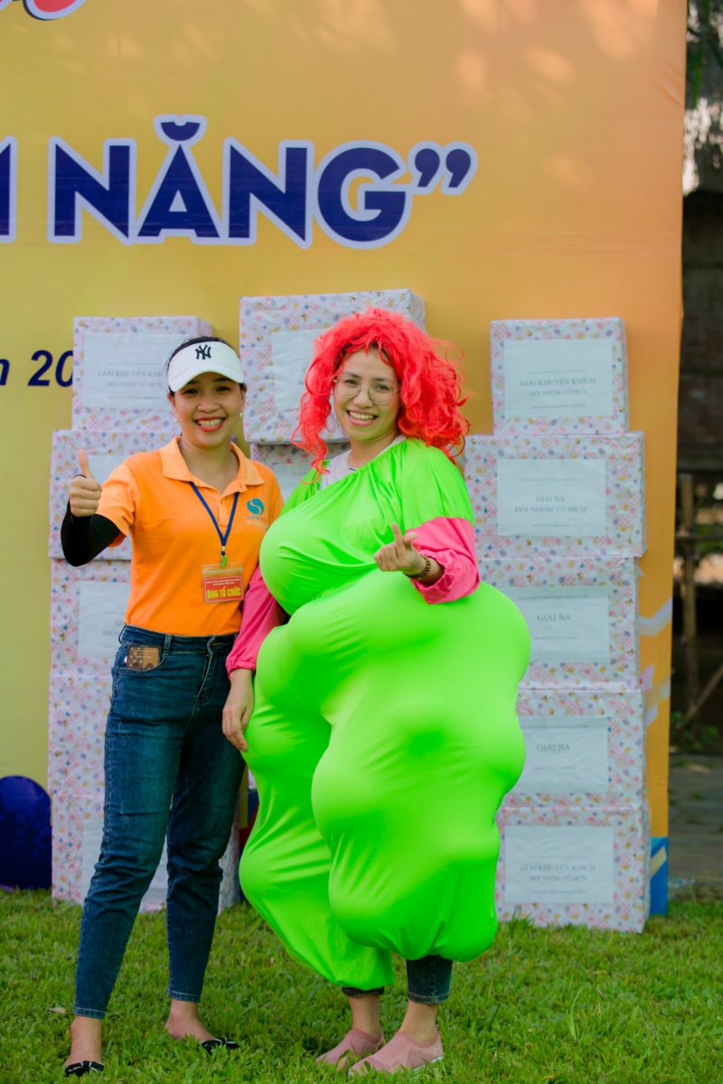 Mỗi tour là một phiên bản mới lạ khác nhau. Superkids với đặc sản là các ngày hội được thiết kế riêng dựa theo quy mô của các trường. Vui - sáng tạo - giàu tình yêu thương! Vào ngày hội này thì các phụ huynh, thầy cô quậy banh nóc cùng học trò ạ. Các phụ huynh cùng thi đua "chú hề vui nhộn" Trên nền nhạc Rap, các chú hề trổ tài catwalk khiến con dân ôm bụng cười nghiêng ngả. Sự lăn xả, nhiệt huyết của phụ huynh, GV thật sự vô cùng tuyệt vời. Chúng con được chơi theo 3 chặng Chặng đua " Ngựa con kì thú" Chặng đua " Lá thăm bí ẩn" Chặng đua " Ngôi sao may mắn" Chặng đua " Nhảy bao bố" Chúng con cùng nhau chơi team, cùng đoàn kết và bộc lộ hết năng khiếu của bản thân.. Đã có rất nhiều bạn trổ tài là nhà lãnh đạo tài ba. Trong phần thi nhảy, rất nhiều Hot tiktoker xuất hiện. Trường Lê Văn Tám quả là lắm nhân tài luôn.