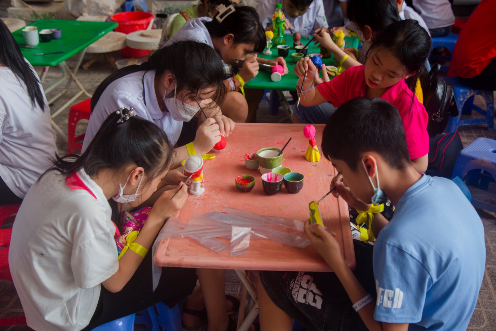 Học sinh được chọn tượng và tô tượng theo ý thích và đây là những phần quà mà Trung tâm Superkids dành tặng cho các em học sinh.