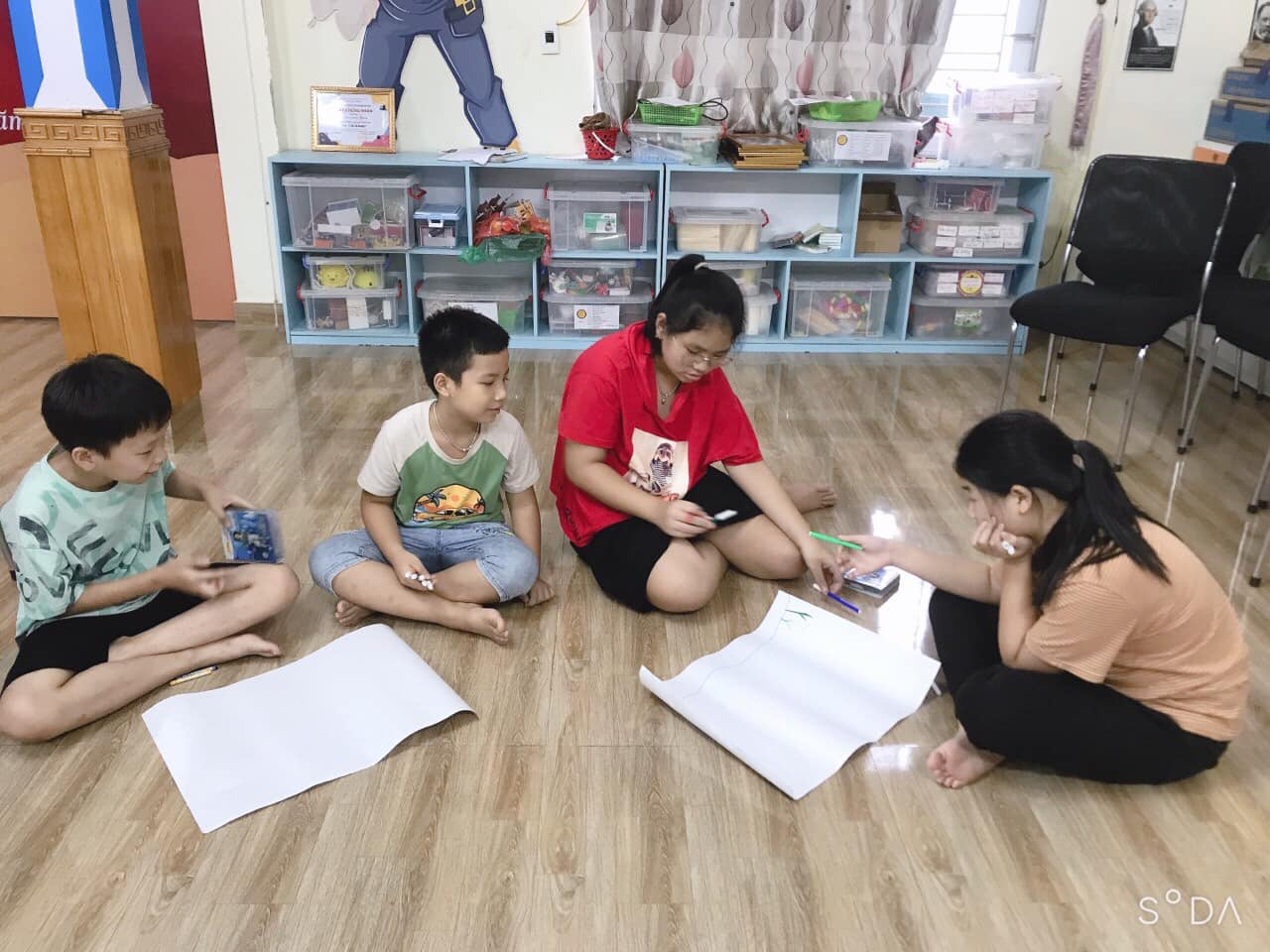 Hoạt động theo đội nhóm giúp các bạn học sinh thêm gắn kết hơn