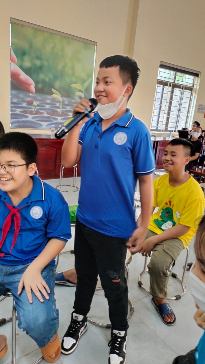 Các em học sinh tích cực trả lời câu hỏi trong chuyên đề.