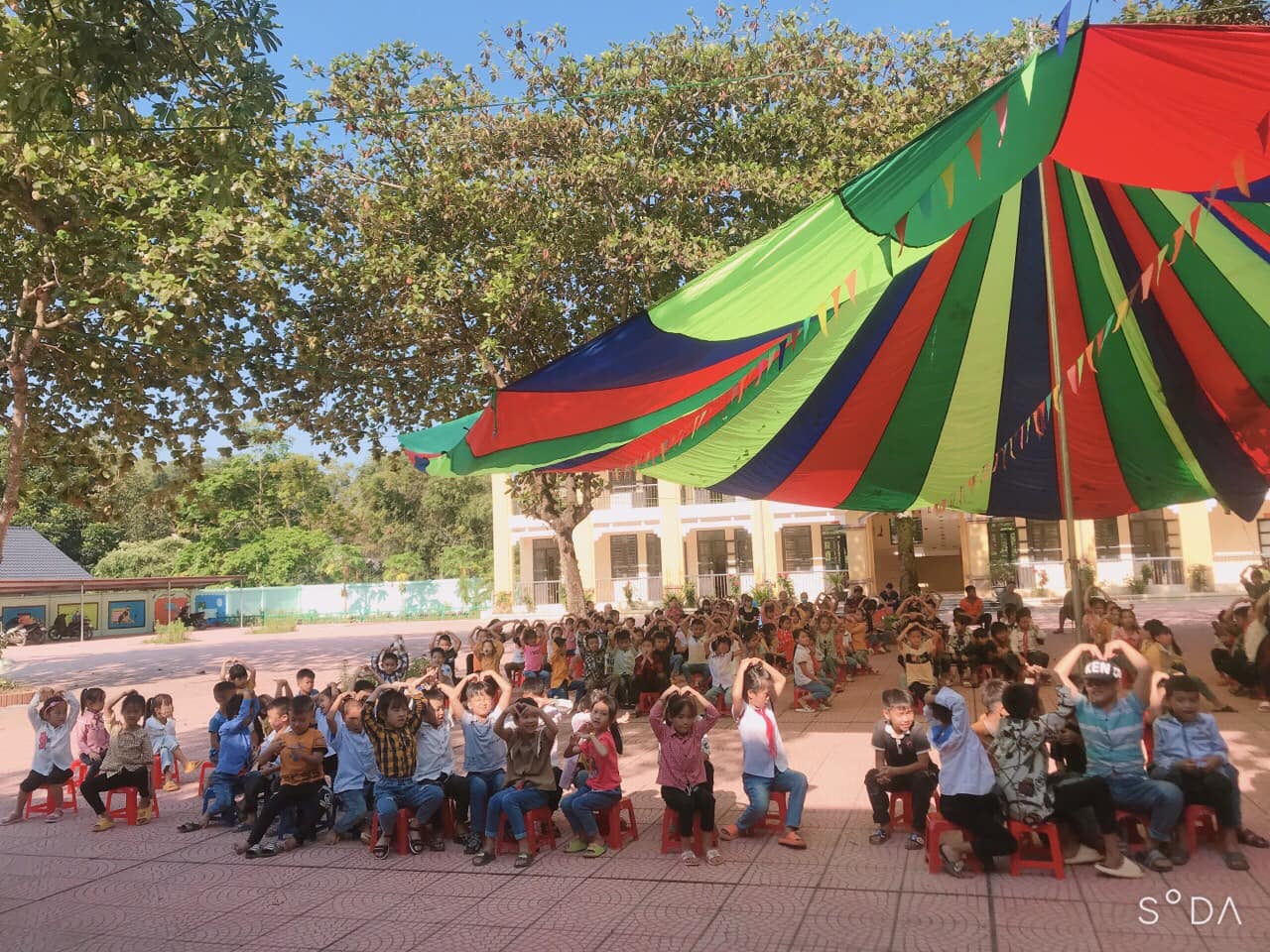 Những trái tim yêu thương guier tới cha mẹ, thầy cô thay cho lời cảm ơn, lời xin lỗi của các em học sinh trường TH & THCS Ngòi Hòa huyện Tân Lạc yêu dấu.