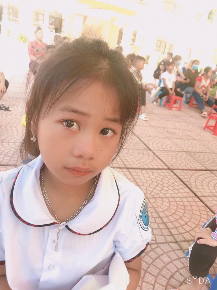 Các em học sinh xúc động khi nghe chuyên đề "Sống yêu thương và biết ơn cha mẹ"