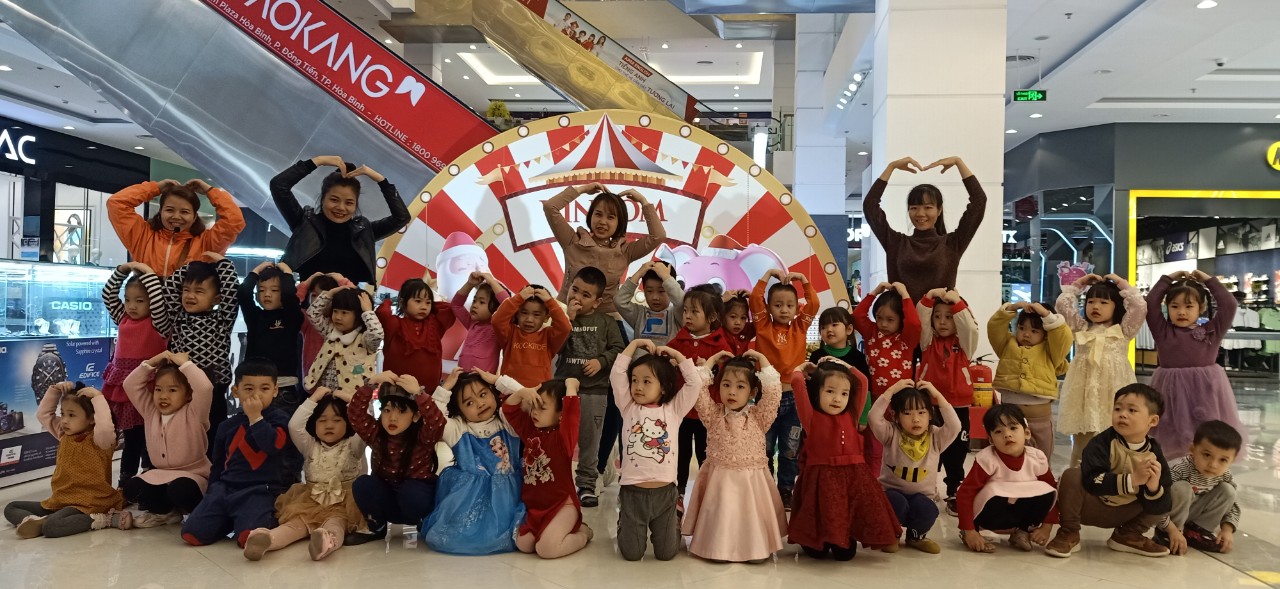 Bên trong TTTM Vincom