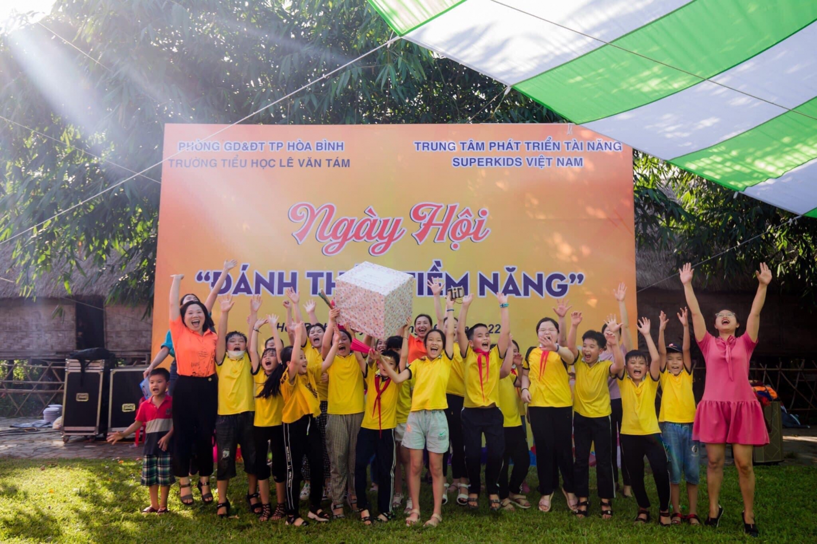 Phân Tôn vinh và trao phần thưởng là phần mong chờ nhất trong ngày hội Đánh thức tiềm năng tại Làng văn hóa 54 dân tộc