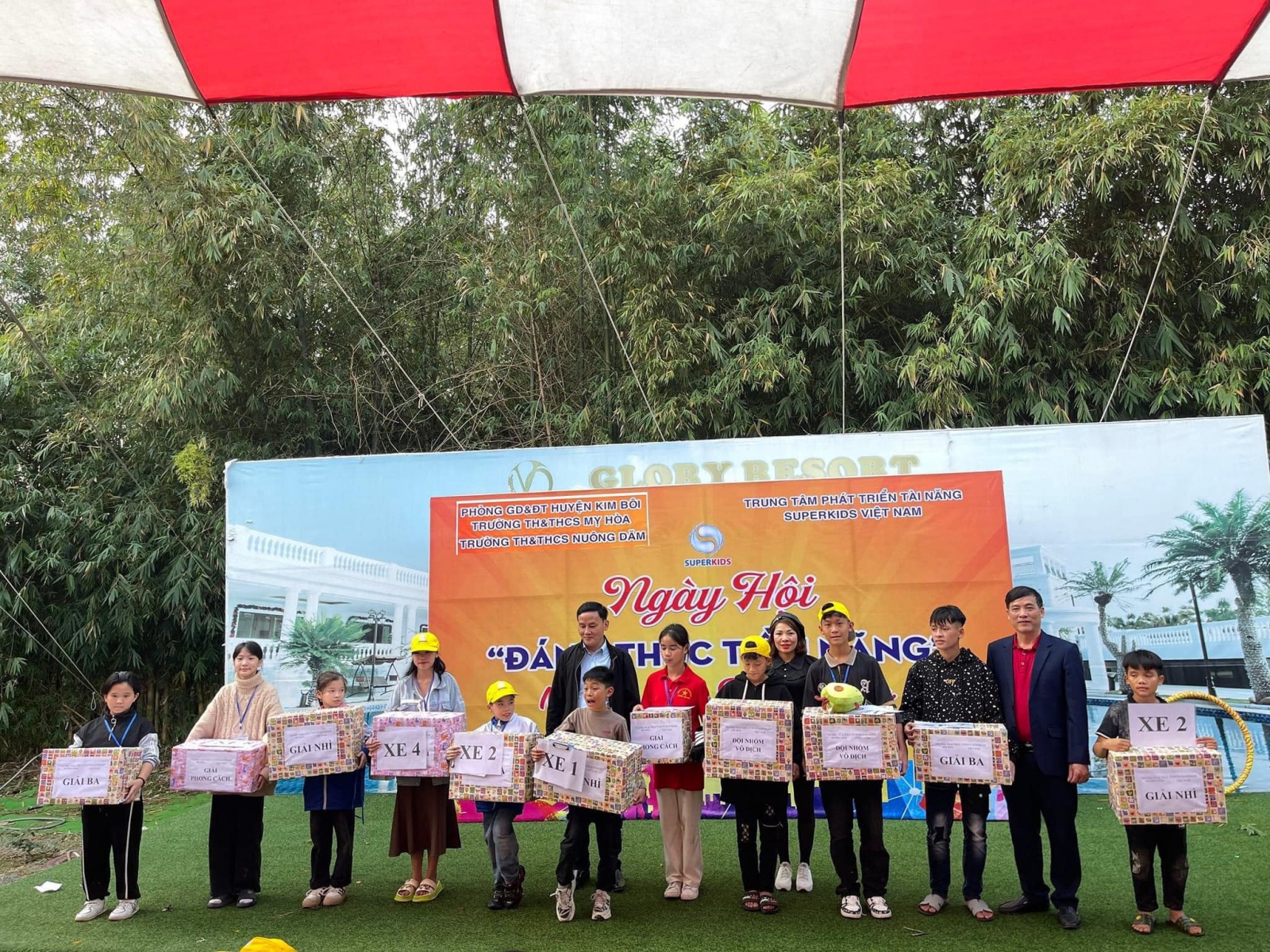 ________________________________ TRUNG TÂM PHÁT TRIỂN TÀI NĂNG SUPERKIDS VIỆT NAM Đơn vị tổ chức các tour du lịch trải nghiệm dành cho học sinh Mầm non, TH, THCS...Đơn vị tổ chức các chuyên đề và các chương trình teambuilding vui nhộn dành cho các nhà trường. Với đội ngũ hướng dẫn viên nhiệt tình, chu đáo, năng động. Tại các điểm du lịch nổi tiếng trên khắp cả nước. Hy vọng sẽ được phụ vụ quý thầy cô, các bậc phụ huynh và các em học sinh những chuyến đi ý nghĩa! Đ/C: Ngõ 445 Đường Hòa Bình, Phường Phương Lâm, TP Hòa Bình, Tỉnh Hòa Bình. Website: www.superkids.net.vn Liên hệ: 0837 785 666 - 0944 262 3163