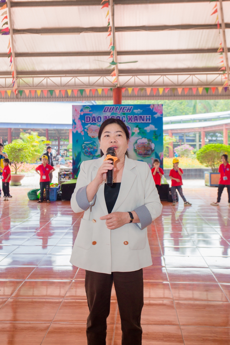 Hiệu trưởng phát biểu cảm ơn ekip HDV và các bậc phụ huynh