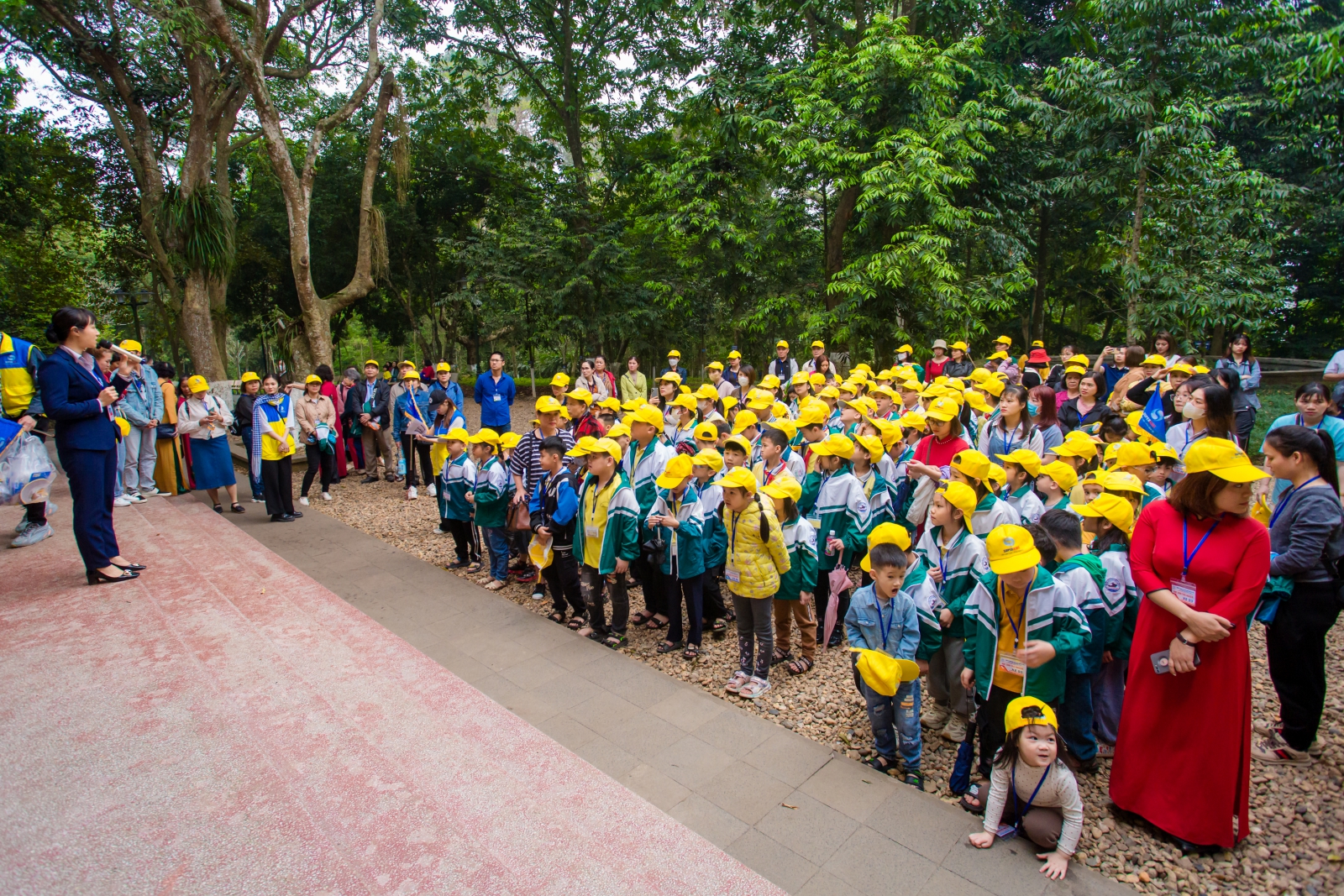 Lễ dâng hương tại K9 Đá Chông, trườngTH và THCS Cù Chính Lan, tp. Hòa Bình.