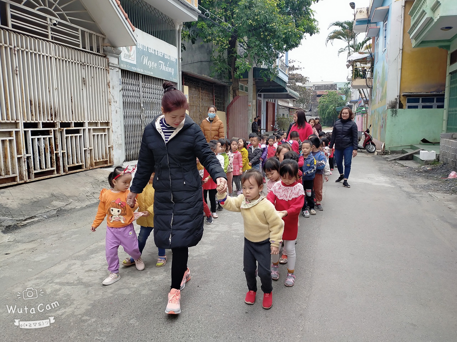 Cùng di chuyển tới TTTM Vincom plaza