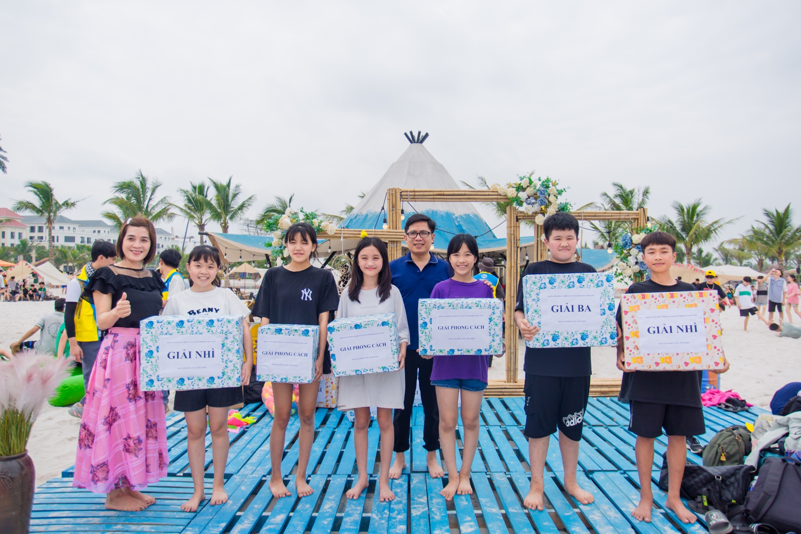 Phần tôn vinh đội nhóm chơi teambuilding