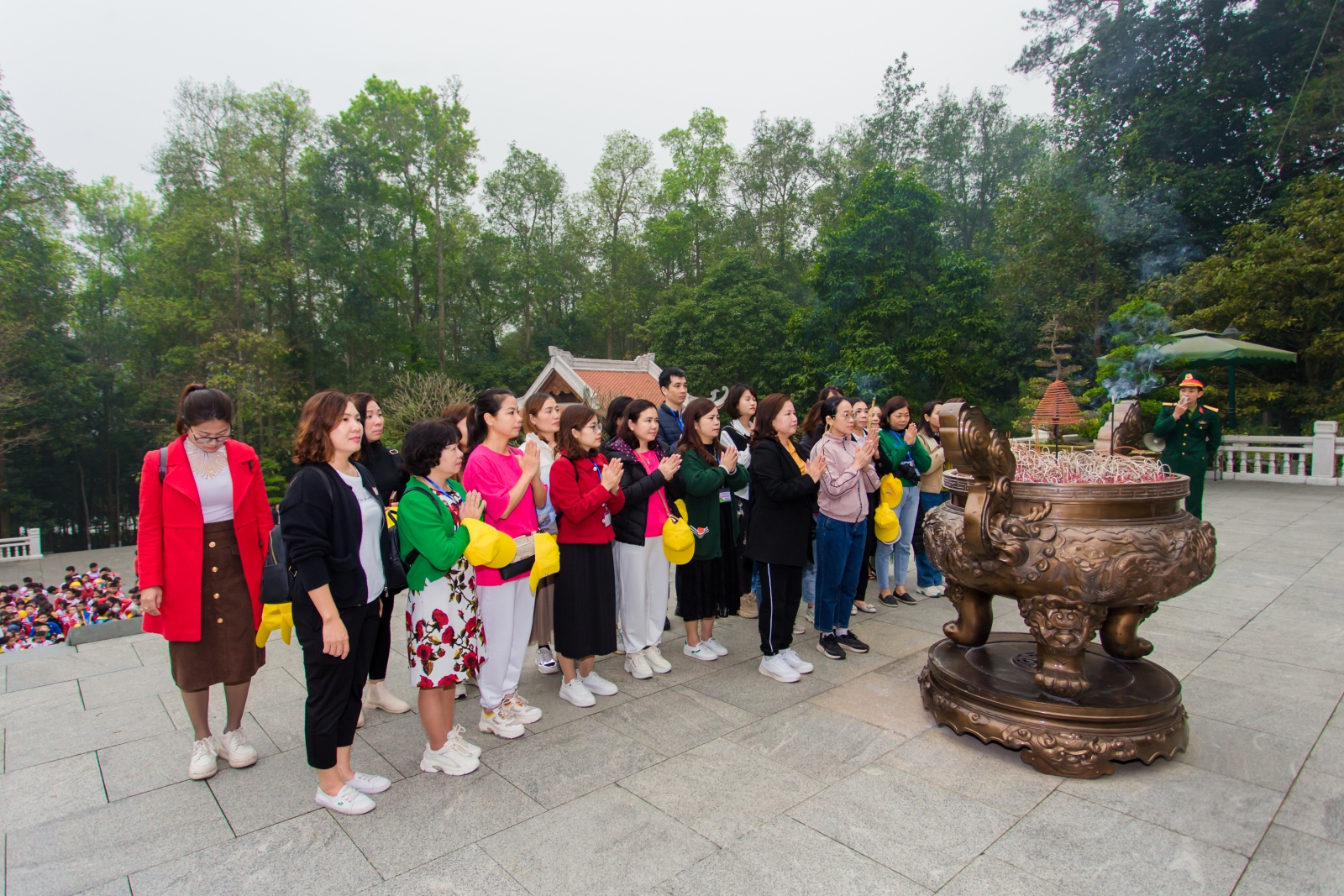 Lễ dâng hương tại Khu di tích K9-Đá Chông, nơi lưu giữ những kỉ niệm và hiện vật của Bác Hồ.