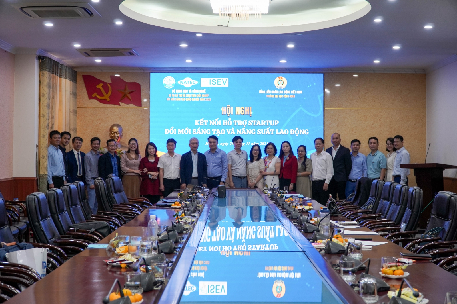 Ngày 25/11/2023, Hội nghị Kết nối hỗ trợ Startup đổi mới sáng tạo và năng suất lao động được tổ chức tại phòng Hội thảo quốc tế Trường Đại học Công đoàn. Đến dự Hội nghị có đại diện Bộ Khoa học và công nghệ; đại diện các đơn vị thuộc Tổng Liên đoàn Lao động Việt Nam; đại diện lãnh đạo Trường Đại học Công đoàn; đại diện lãnh đạo Liên đoàn lao động các tỉnh, thành phố; các doanh nghiệp, chuyên gia, nhà khoa học, thành viên thực hiện nhiệm vụ cùng các cơ quan báo chí, truyền hình. Đây là hoạt động nằm trong khuôn khổ Đề án thực hiện nhiệm vụ: "Hỗ trợ phát triển các mạng lưới khởi nghiệp, hỗ trợ khởi nghiệp đổi mới sáng tạo” mã số: 844.NV05.ĐHCĐ.09.22, do TS. Lê Cao Thắng - Chủ tịch Hội đồng trường, Chủ nhiệm nhiệm vụ.