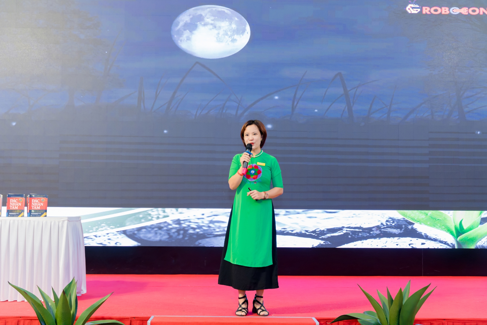 Diễn giả Thạc sĩ Bùi Thiên Nga tại buổi tập huấn