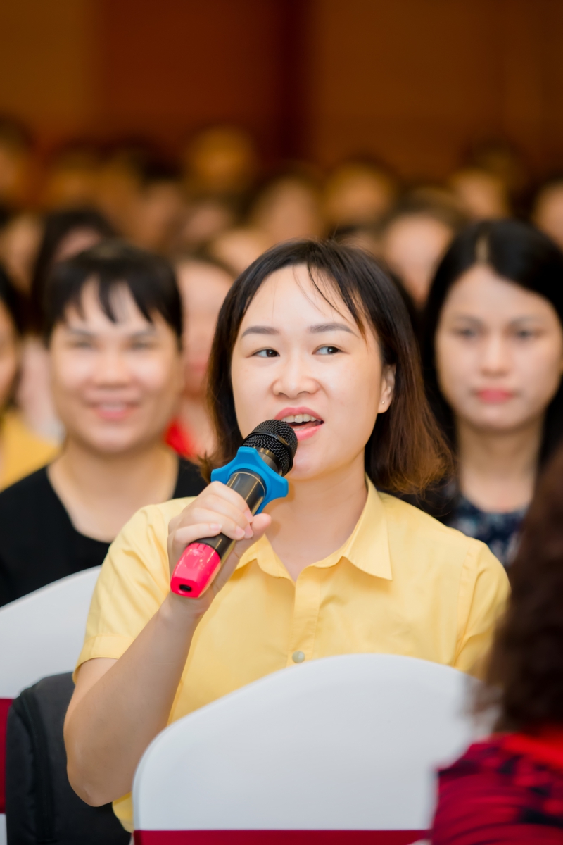 Giáo viên đưa ra các giải pháp quản lý cảm xúc khi đứng trên bục giảng