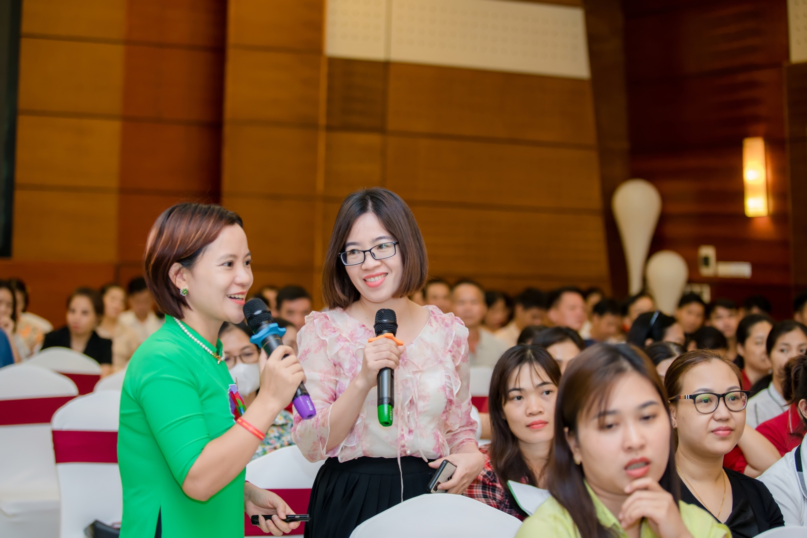 Diễn giả và giáo viên chia sẻ những cảm xúc khi giảng dạy