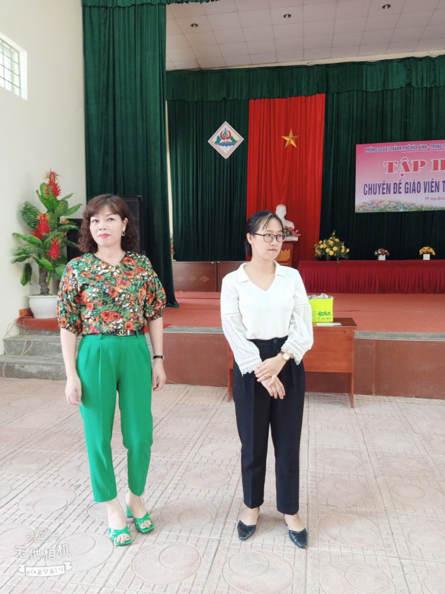 Các thầy cô luyện giọng thông qua các trò chơi để có một giọng nói thu hút học sinh cũng như thu hút người xung quanh.