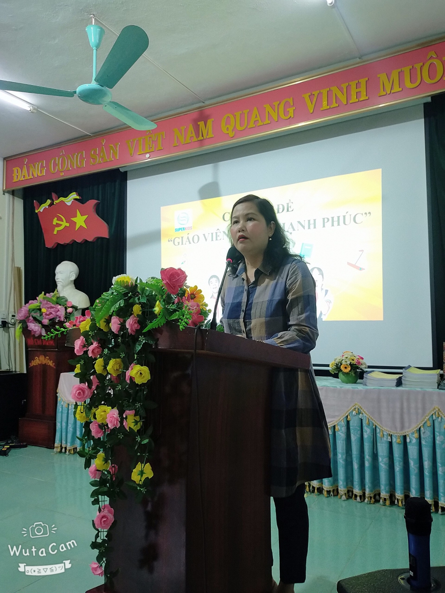 Trưởng phòng GD-ĐT cô Cao Thị Thế Hiền