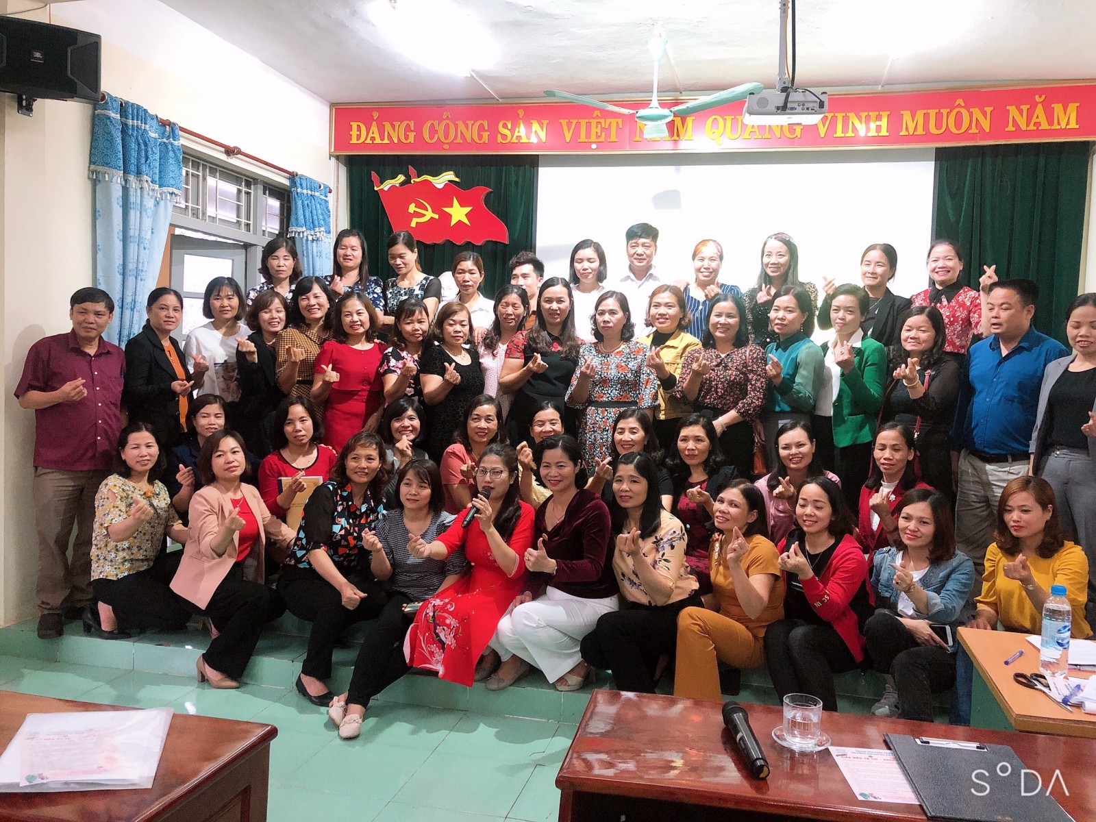 Những bức ảnh kỉ niệm của thầy cô trường Yên Thuỷ.