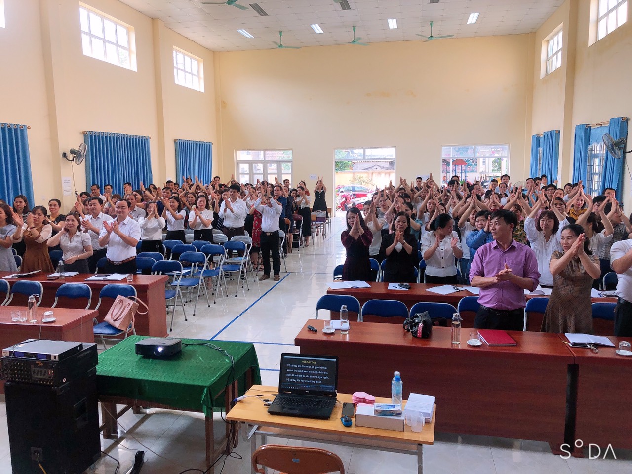 Cảm ơn sự hiện diện của 200 lãnh đạo và thầy cô đã có mặt trong buổi tập huấn ngày hôm nay