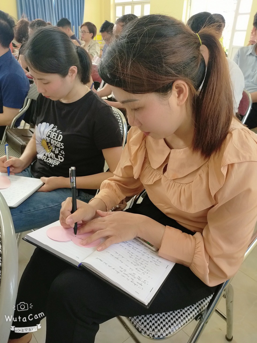 Giây phút nhiều cảm xúc nhất của các thầy cô