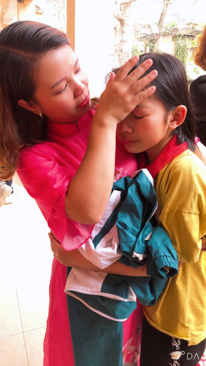 Bạn học sinh đã chạy lại môm cô Misa diễn giả của chuyên đề ngày hôm nay