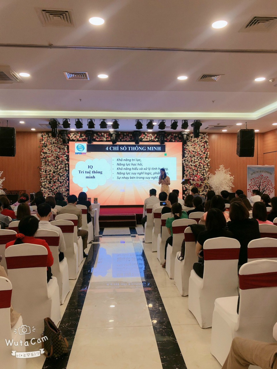 Diễn giả Lê Thanh Nhàn đang phân tích về chỉ số IQ