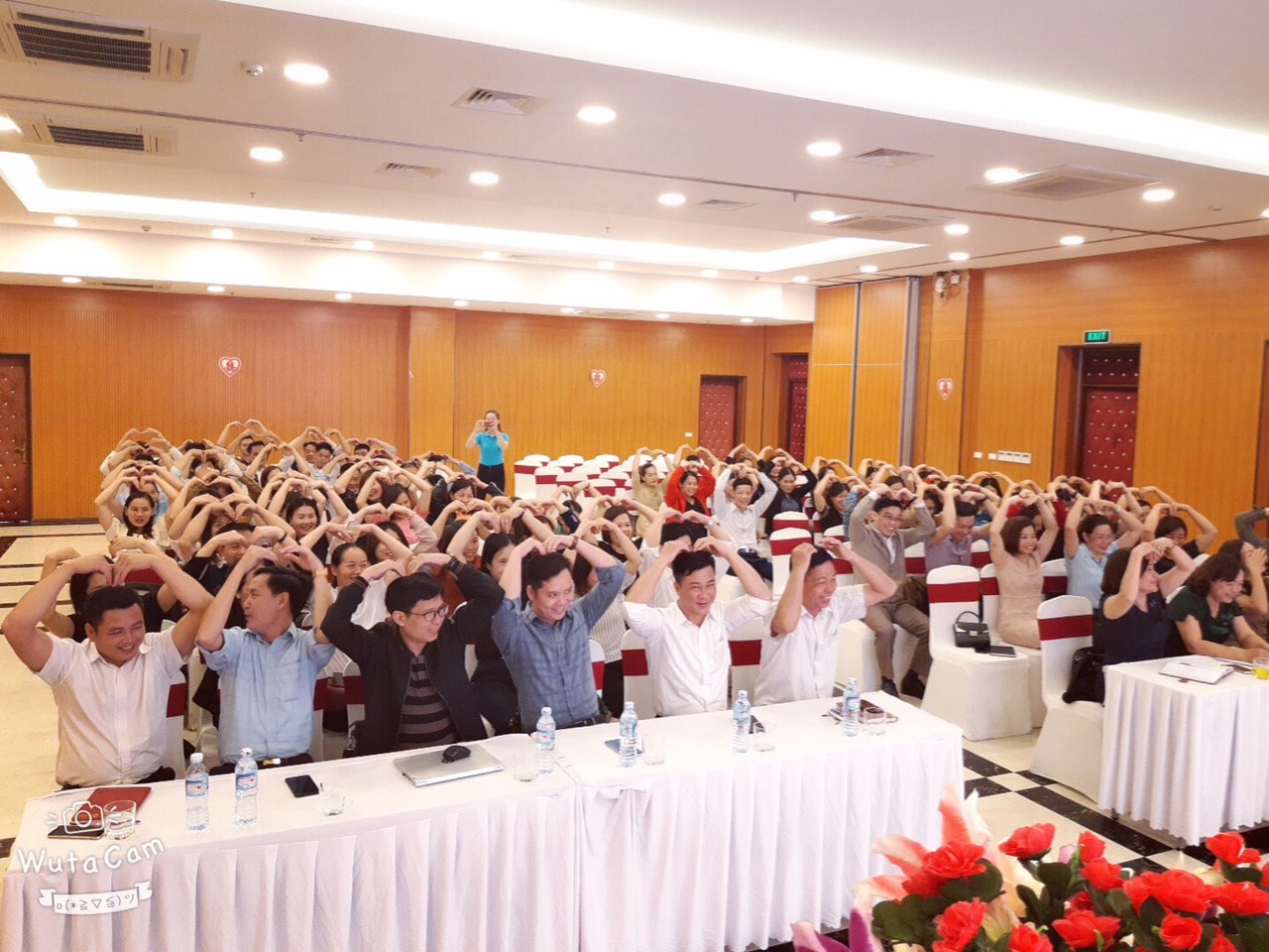 Các thầy cô đang làm trái tim yêu thương