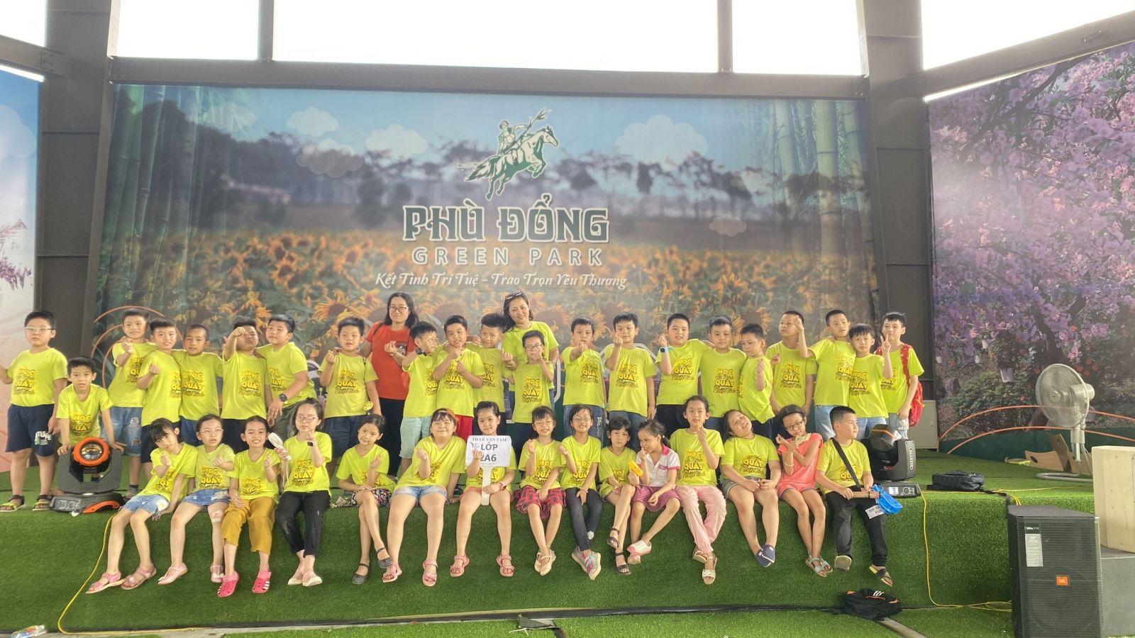 Công viên trải nghiệm Phù Đổng Green Park, địa điểm vui chơi thú vị dành cho các bé, được trang trí sắc màu sặc sỡ, cùng với nhiều hoạt động vui chơi, chạy nhảy, trải nghiệm