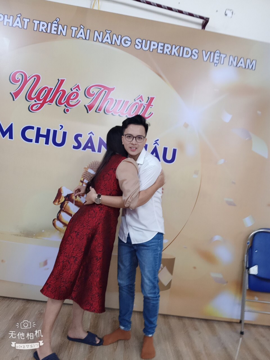 Tiết học chia tay đầy lưu luyến của thầy và trò trung tâm Superkids