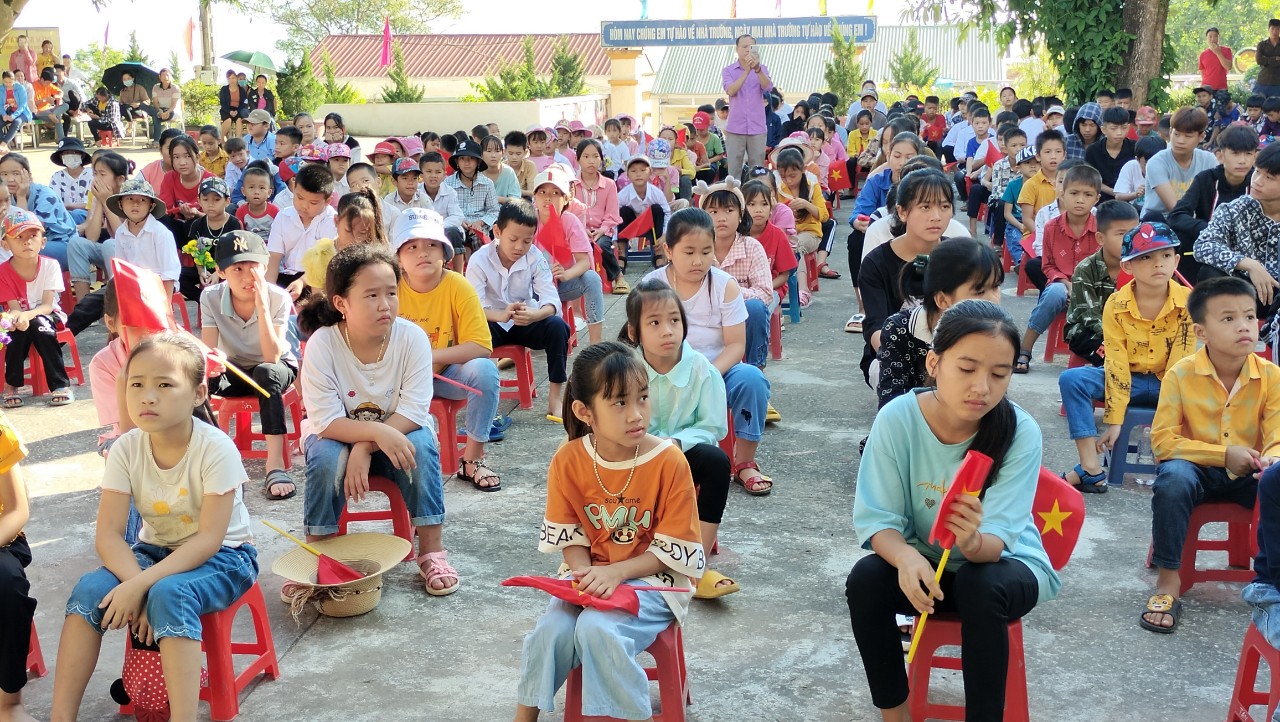 Trường TH & THCS Pà Cò, huyện Mai Châu <img alt=