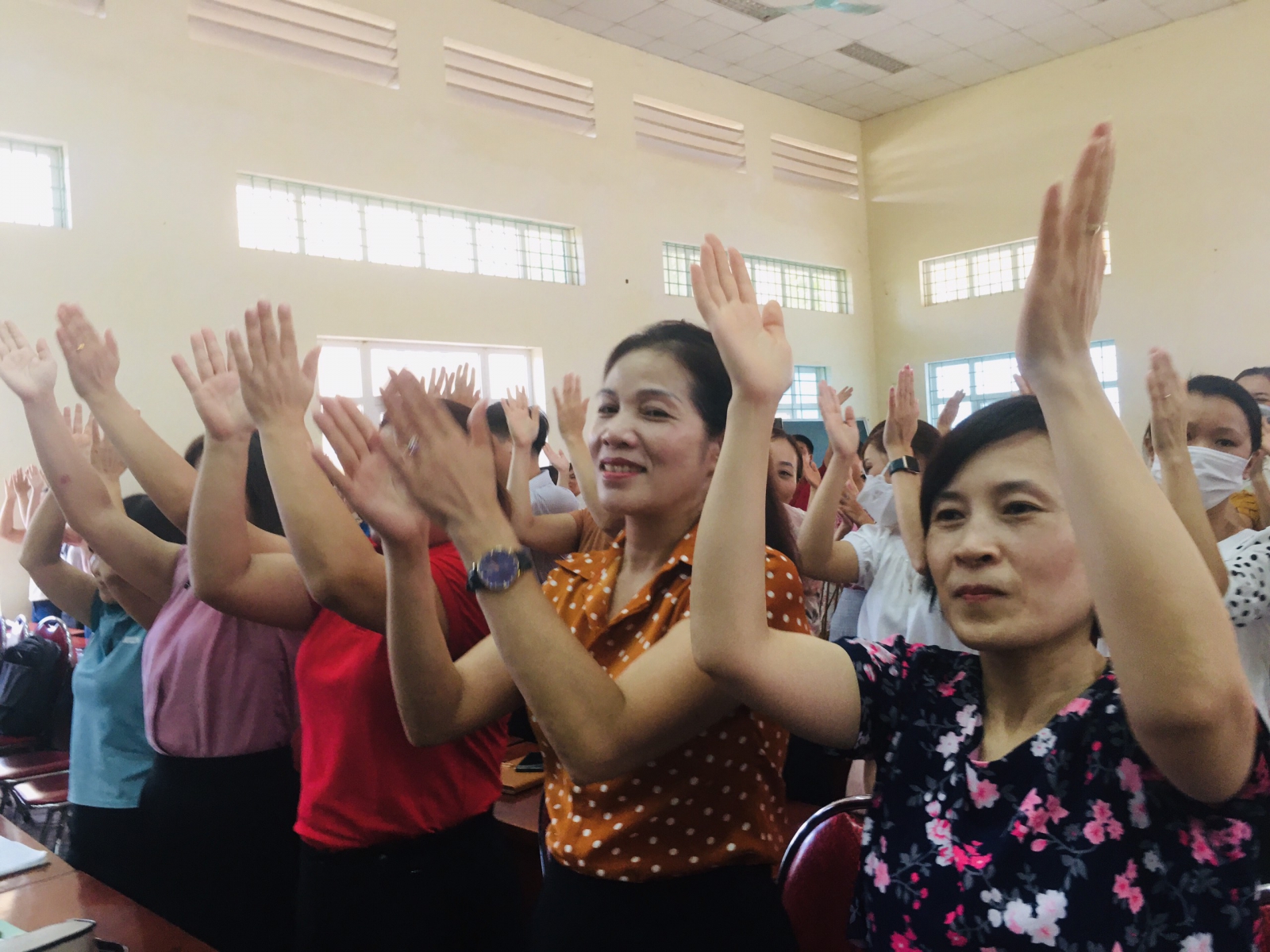 Kết thúc buổi tập huấn chuyên đề "Giáo viên tự tin, hạnh phúc" thành công rực rỡ chúc các thầy cô một năm học mới tự tin, hạnh phúc.