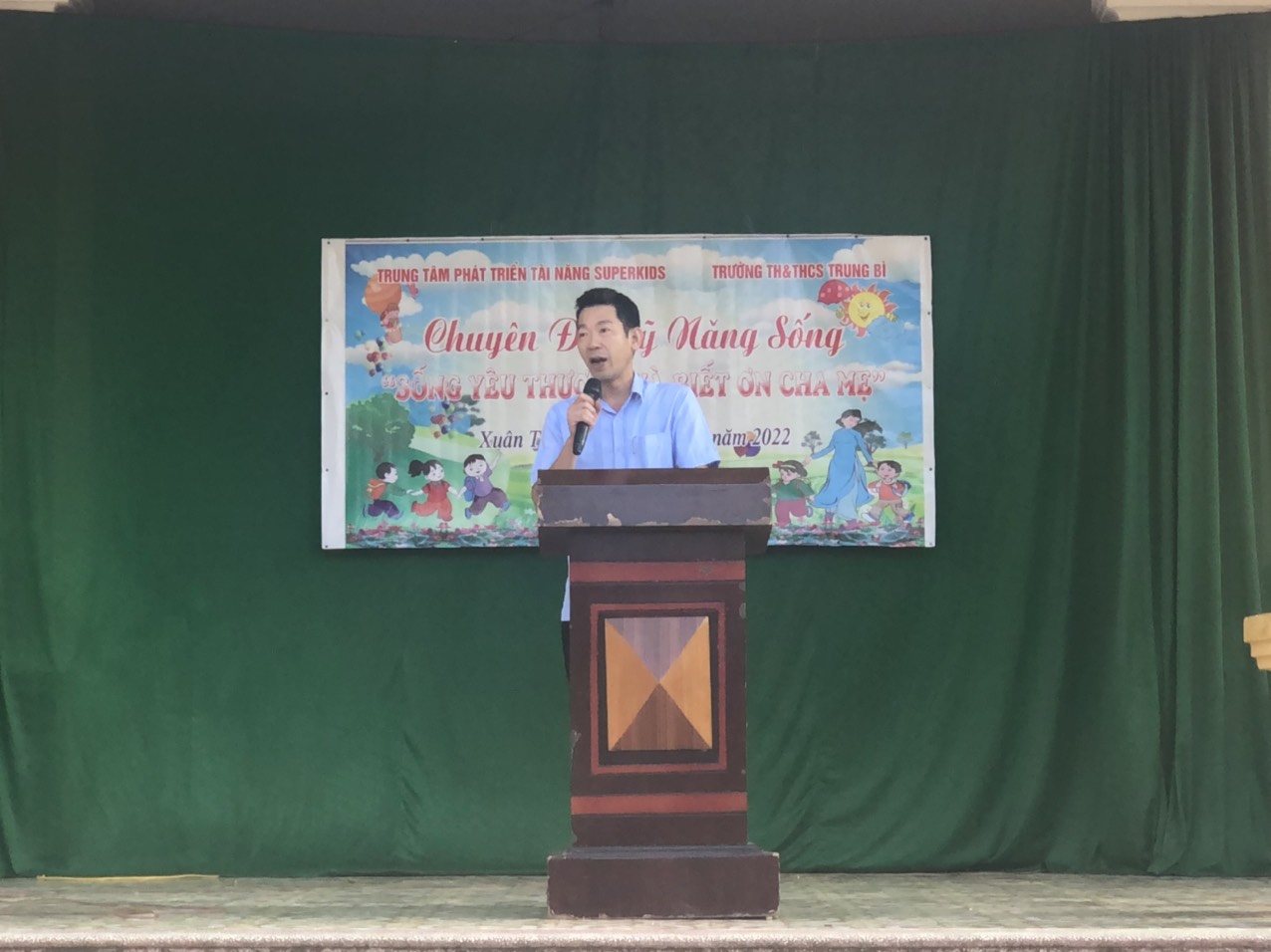 Bố mẹ là đấng sinh thành, cho ta hình hài, nuôi ta khôn lớn, chở che và yêu thương chúng ta vô điều kiện. <img alt=