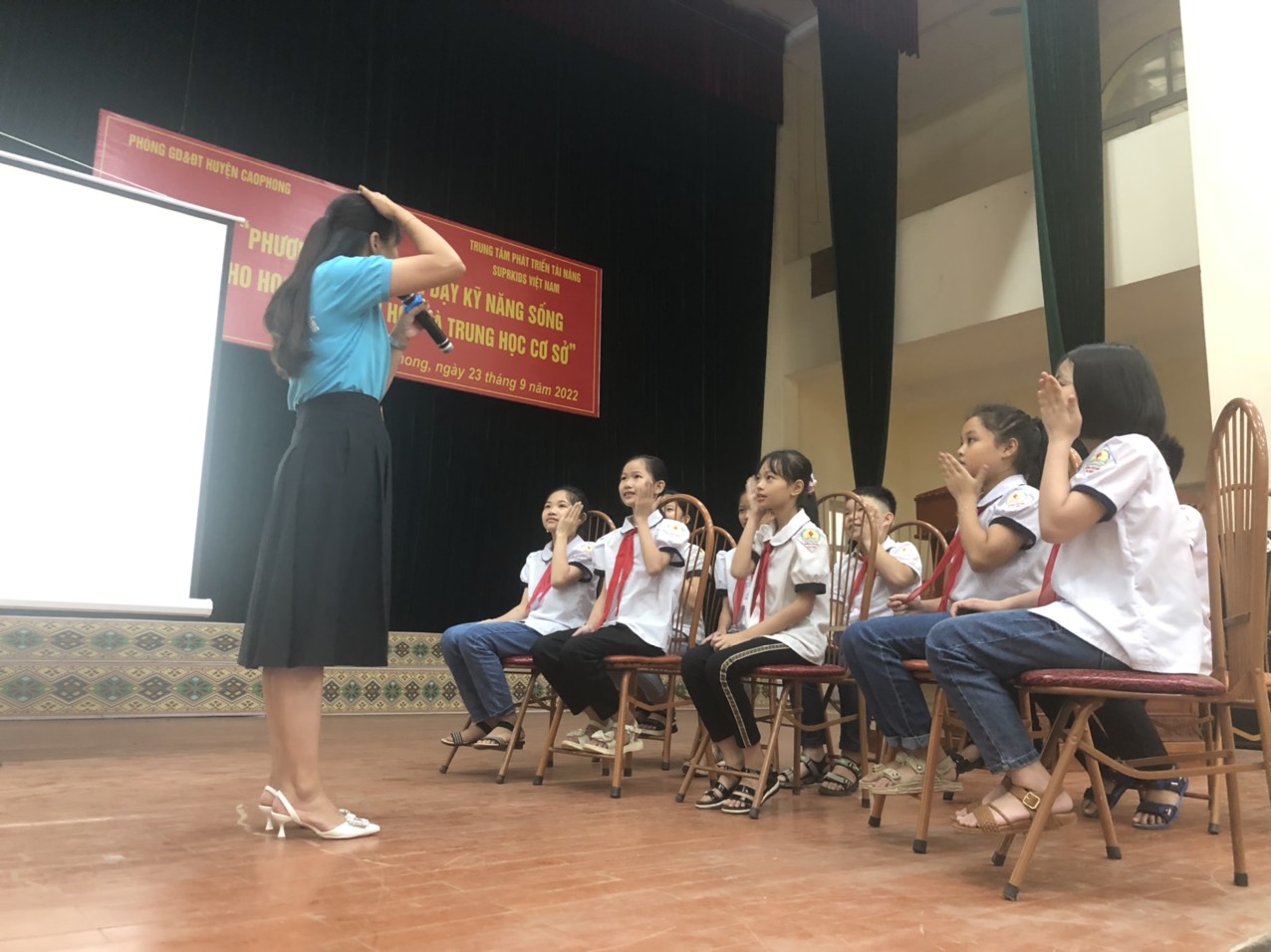 Tiết học Demo về chương trình KNS Gaia khối 6 giúp các thầy cô giáo chủ nhiệm thêm tự tin và hiểu rõ hơn về phương pháp giảng dạy KNS Gaia