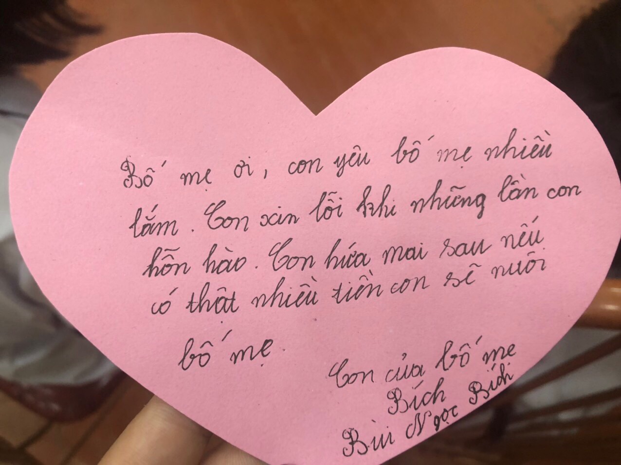 Cô hi vọng bố mẹ các em sẽ nhận được lá thư này trong ngày hôm nay.