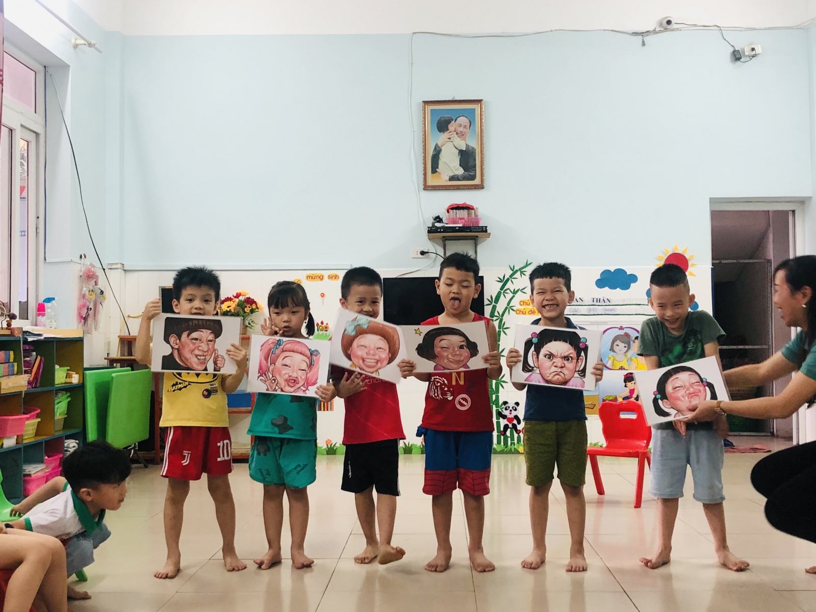 Các em học sinh được tham gia thực hành "Diễn xuất"