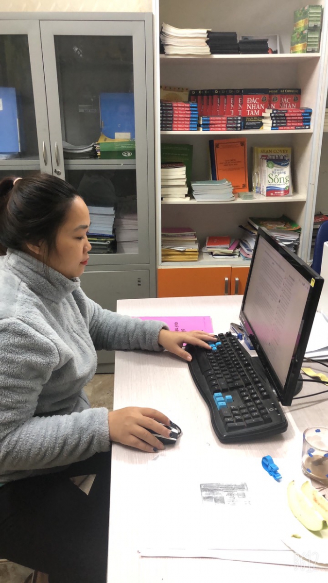 Cô Phương Thùy nhân viên tư vấn, tuyển sinh.