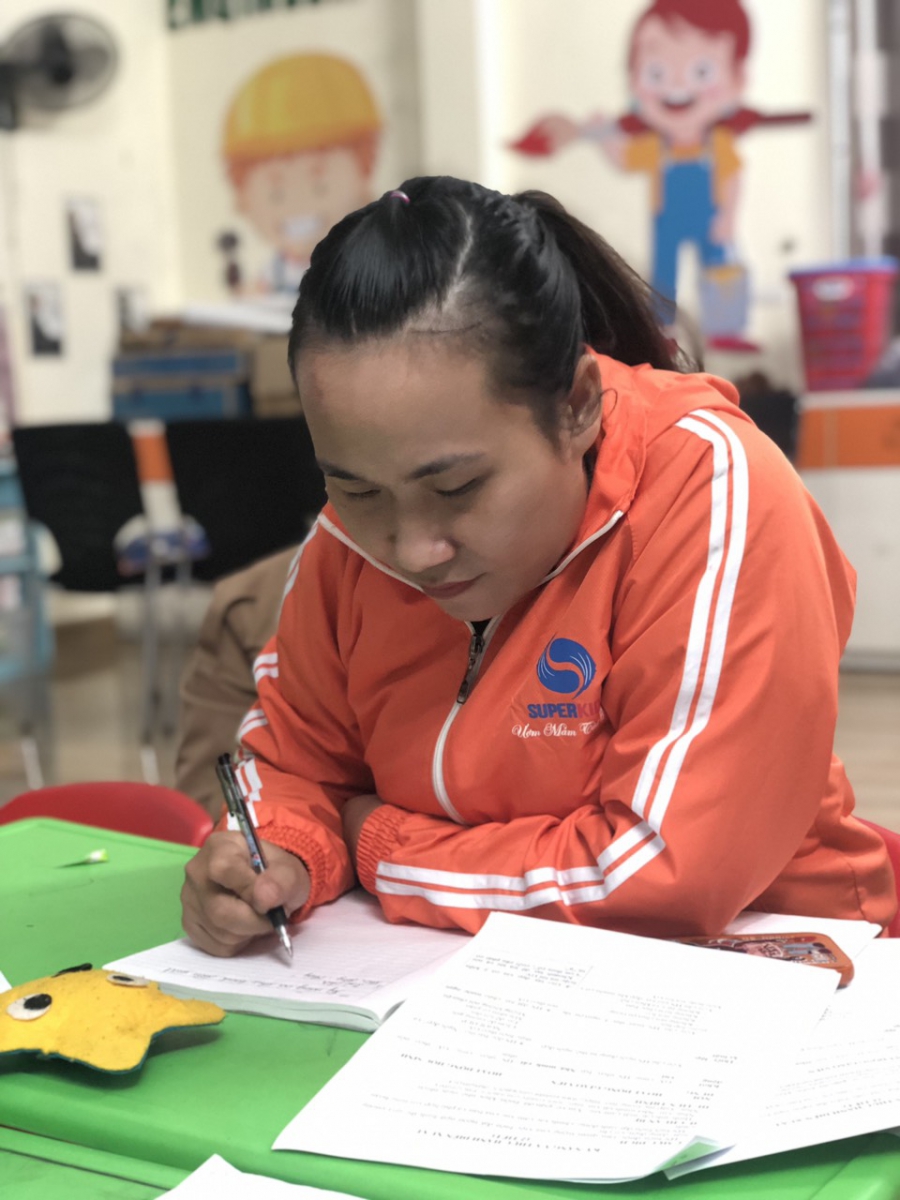 Cô Thu Hà nick name " Cô Mun" cô là một cô giáo tự tin, luôn mang lại cho em học sinh những tiết học kỹ năng sống sôi đông, vui vẻ.