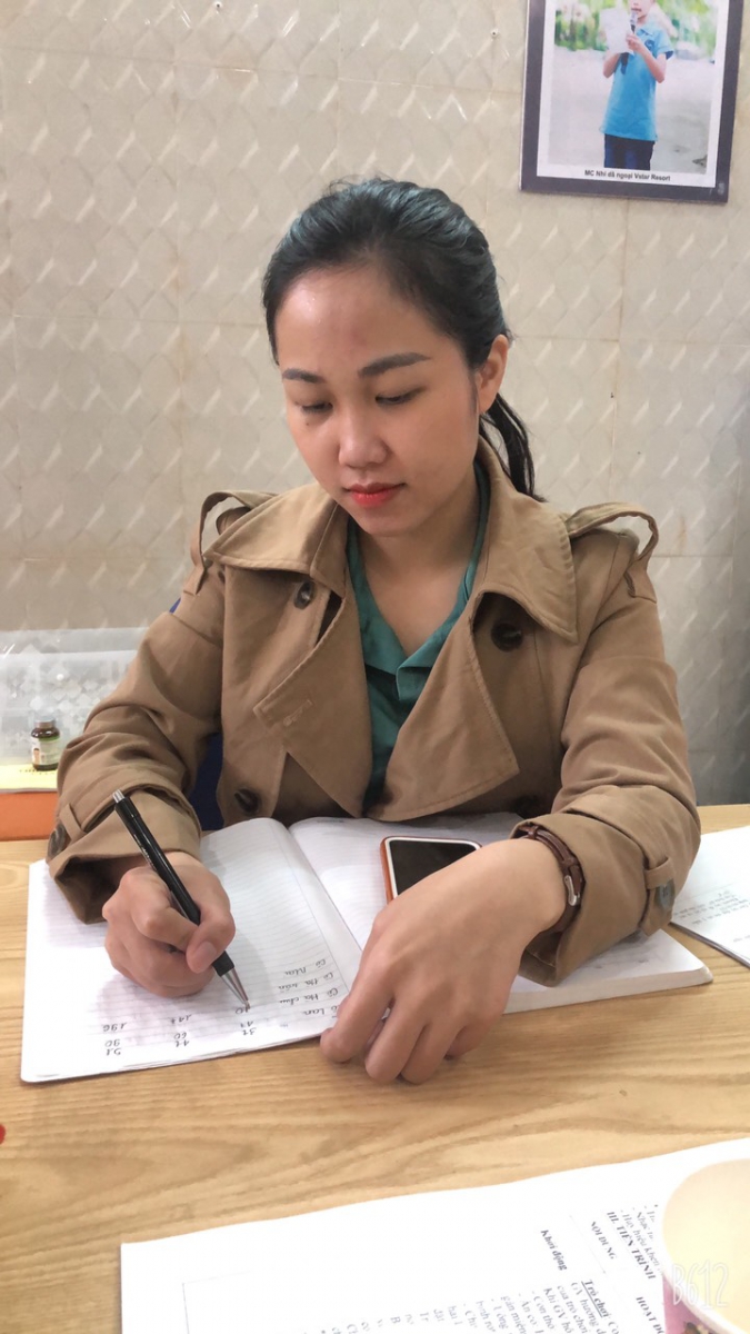 Cô giáo Trần Hà nick name "Cô Xuka" xinh đẹp, dịu dàng được các em học sinh yêu quý mỗi khi đên lớp.