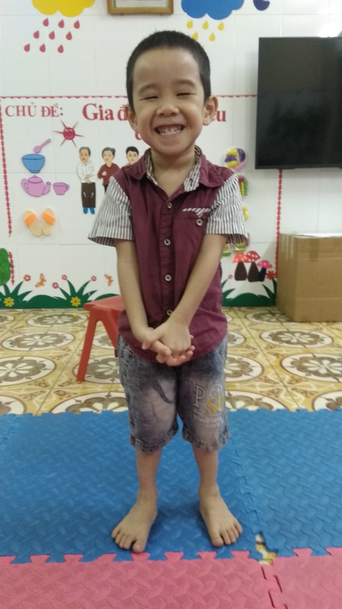 Bố mẹ đã biết lợi ích của việc học MC nhí chưa? Sau đây là một số lợi ích khi các em học sinh mầm non được học kỹ năng sống MC nhí. - Tự tin hơn, mạch dạn đứng trước đám. - Ngôn ngữ linh hoạt, để giao tiếp tốt hơn. - Sáng tạo hơn và thông minh hơn - Sử dụng ngôn ngữ hình thể sinh động, hoạt bát hơn để biểu đạt ý muốn rõ ràng, chính xác hơn. Trường mầm non Quỳnh Lâm thành phố Hòa Bình "Tiết học MC nhí" các em rất tự tin, ngôn ngữ hình thể sinh động và rất linh hoạt Trung tâm phát triển tài năng Superkids Việt Nam liên tục tuyển sinh Dành cho học sinh từ 3-18 tuổi. #Lớp_MC_nhí. #lớp_KNS_Đánh_thức_tiềm_năng. #Tổ_chức_tour_Du_lịch_trải_nghiệm #Giảng_dạy_chuyên_đề_Kỹ_năng_sống_tại_nhà_trường. Ngõ 445 Đường Hòa Bình, Phường Phương Lâm, TP Hòa Bình, Tỉnh Hòa Bình. Website: www.superkids.net.vn Liên hệ: E Thùy 0837785666